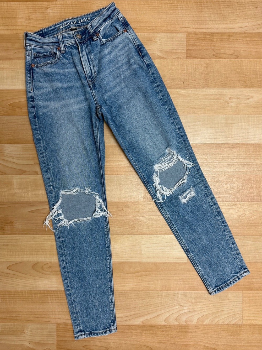American Eagle Strigid Ripped Mom Jeans Size 00 Distressed